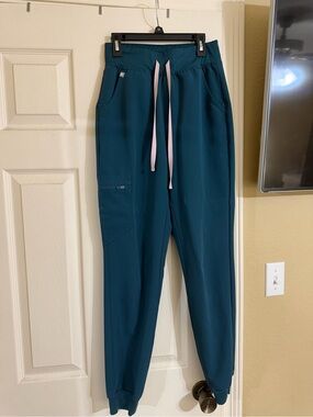 XS/T Figs Caribbean Blue Jogger Scrub Pants with Pink Drawstring